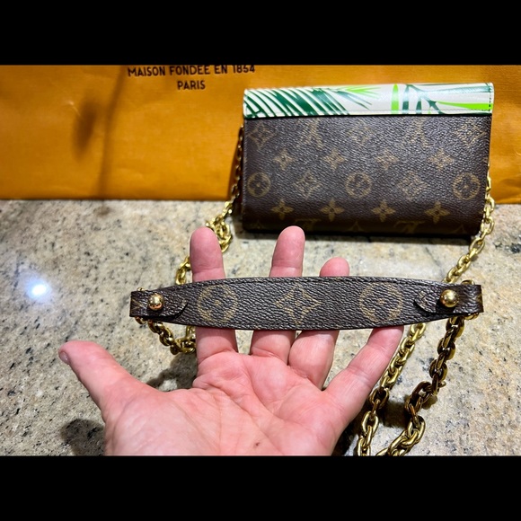 LOUIS VUITTON PALM TWIST MONOGRAM WALLET ON CHAIN - Picture 12 of 16